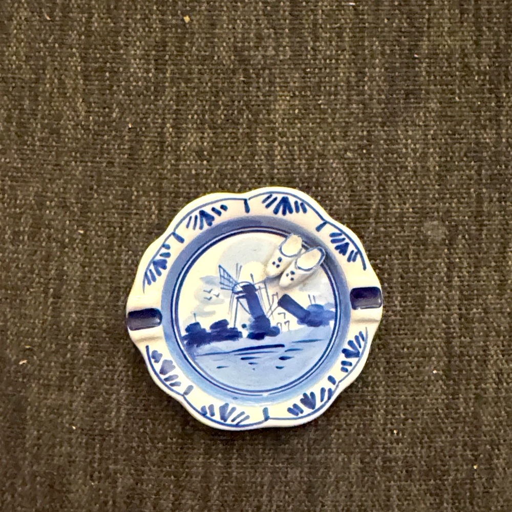 Vintage Delfts Blue ceramic ashtray